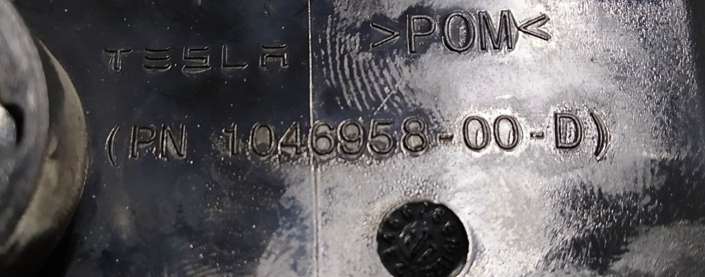4 دعامة تثبيت المصباح الأمامي ، يسار (محول خارجي) تسلا موديل X 1046958-00-D